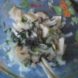 ほぼホタテ入り新玉の塩昆布サラダ レシピ 作り方 By ひろりん1106 楽天レシピ